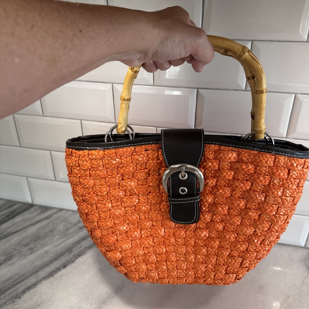 Orange Straw Purse With Leather Buckle And Bamboo Handles - Picture 6 of 15